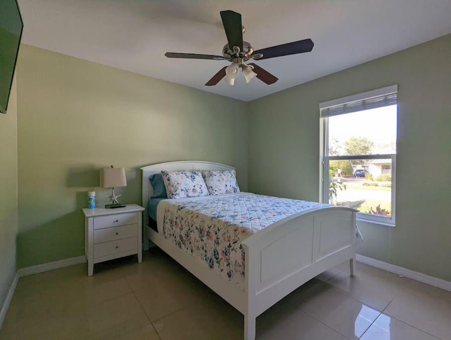 3Bed & 2Bath Property Couple Minutes From Siesta Key Beach & Downtown Sarasota Bagian luar foto