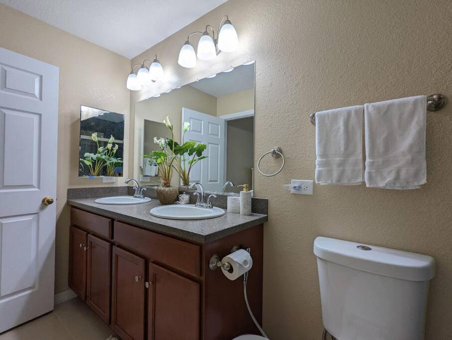 3Bed & 2Bath Property Couple Minutes From Siesta Key Beach & Downtown Sarasota Bagian luar foto