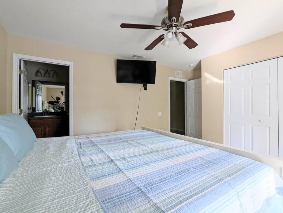 3Bed & 2Bath Property Couple Minutes From Siesta Key Beach & Downtown Sarasota Bagian luar foto