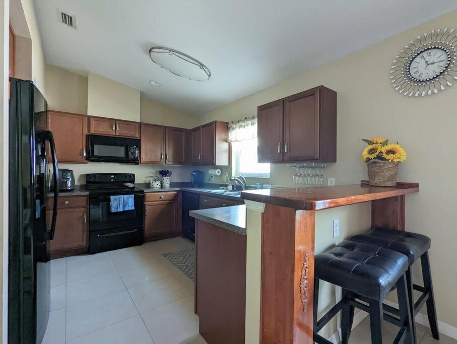 3Bed & 2Bath Property Couple Minutes From Siesta Key Beach & Downtown Sarasota Bagian luar foto