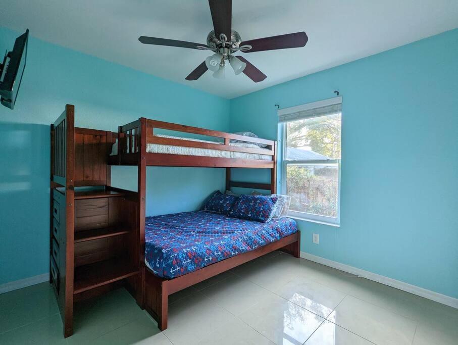 3Bed & 2Bath Property Couple Minutes From Siesta Key Beach & Downtown Sarasota Bagian luar foto