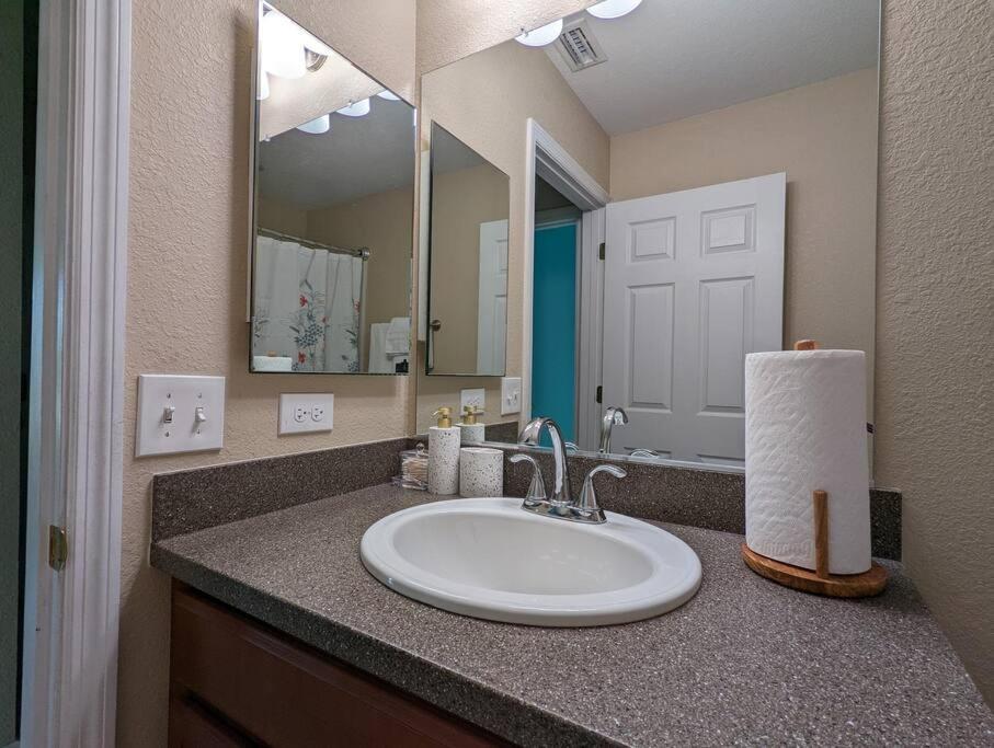 3Bed & 2Bath Property Couple Minutes From Siesta Key Beach & Downtown Sarasota Bagian luar foto